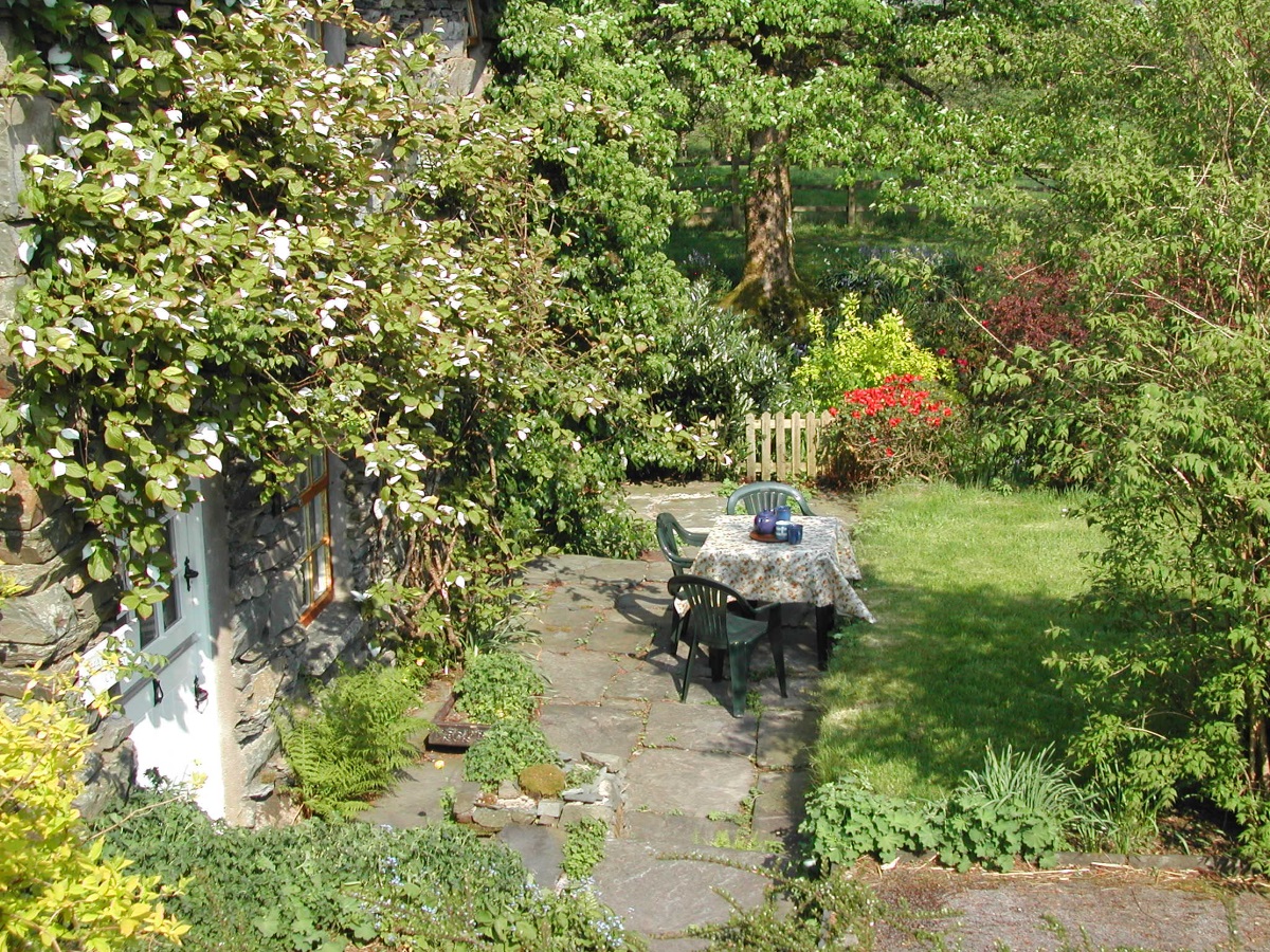 Lake District Holiday Cottage patio &garden